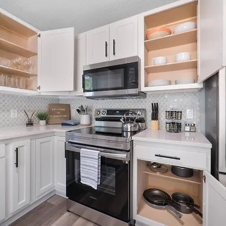 New Modern Bungalow Close To Downtown! Fully Fenced Yard